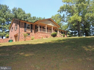 103 Cedar Ln, Bowling Green, VA 22427