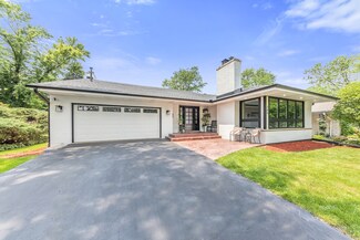 266 Stonegate Rd, Clarendon Hills, IL 60514