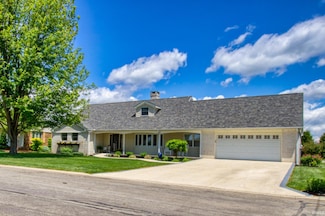 17 Fairlane Dr, Warsaw, IN 46580