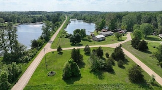 900 Pamawa Dr, Brooklyn, MI 49230