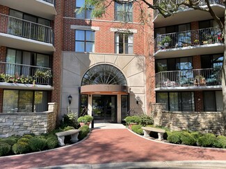 511 Aurora Ave Unit 605, Naperville, IL 60540