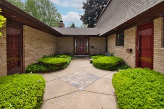 2727 S Lakeshore Dr Unit F-24, St. Joseph, MI 49085