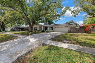 9044 Lynwood Dr, Seminole, FL 33772