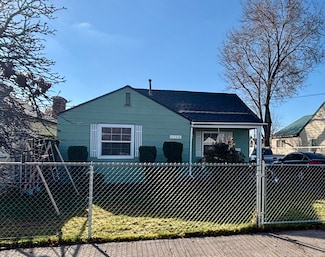 2546 Applegate Ave, Klamath Falls, OR 97601