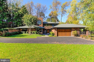 4611 36th St N, Arlington, VA 22207