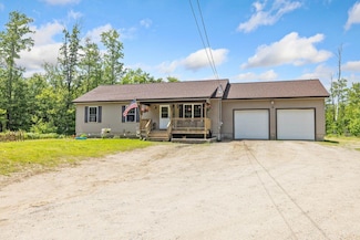 331 Foss Rd, Limerick, ME 04048