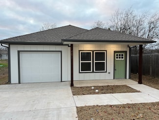 402 N Elliott St, Sherman, TX 75090