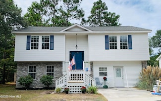 1041 Longleaf Rd, Southport, NC 28461
