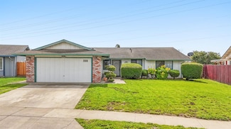 820 Van Ness Ct, Salinas, CA 93907