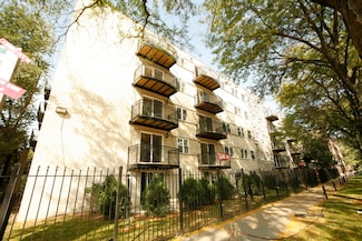 6954 N Greenview Ave Unit 210, Chicago, IL 60626