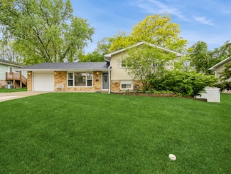 521 Harvard Ln, Hoffman Estates, IL 60169