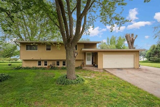 331 Lake View Dr NE, Solon, IA 52333