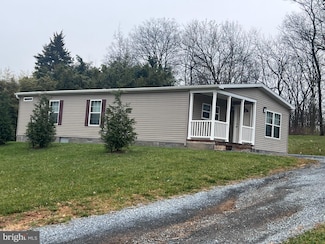 15334 Skyline Dr, Greencastle, PA 17225