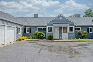 87 Applewood Dr, Chicopee, MA 01022