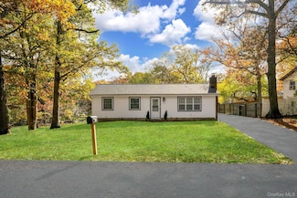 52 Maple Ln, Medford, NY 11763