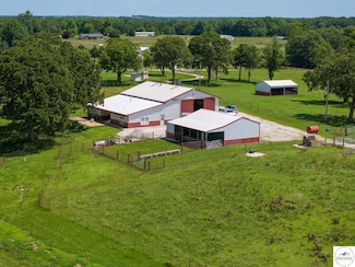 8818 NE Highway Oo, Calhoun, MO 65323