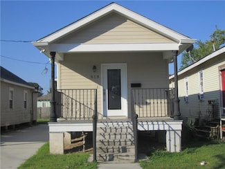 618 Chalmette St, Harvey, LA 70058