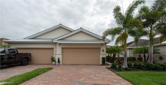 14727 Edgewater Cir, Naples, FL 34114