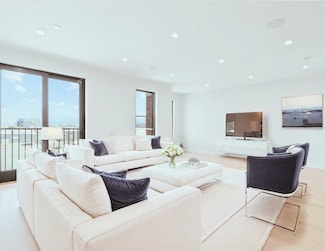 340 W 2nd St Unit 17, Boston, MA 02127