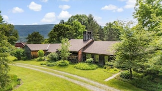 92 Coventry Ln, Manchester Center, VT 05255