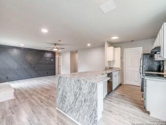 9020 Island View St, San Antonio, TX 78242