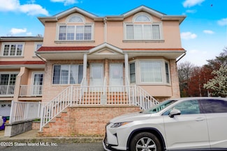 15 Chesterfield Ln, Staten Island, NY 10314
