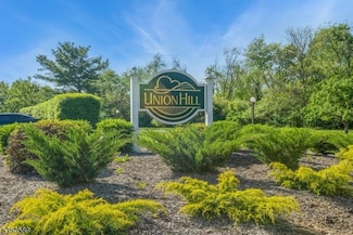 24 Sam Bonnell Dr Unit 206, Clinton, NJ 08809