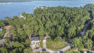 165 Magnolia Bend Ln, Onalaska, TX 77360