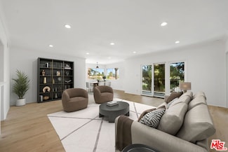 222 7th St Unit 301, Santa Monica, CA 90402