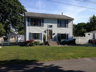 98 Payton Ave, Warwick, RI 02889
