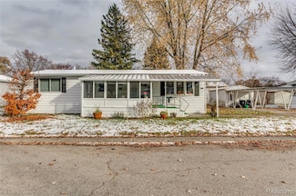 3333 Ravenswood Rd, Marysville, MI 48040