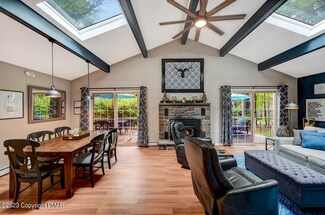 5482 Woodland Ave, Pocono Pines, PA 18350