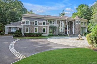 55 Coves Run, Syosset, NY 11791