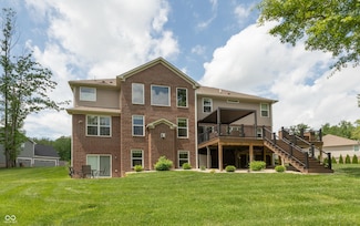 1527 Canyon Oak Ln, Columbus, IN 47201