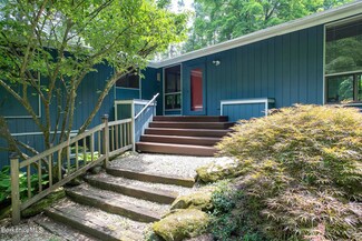 395 N Undermountain Rd, Sheffield, MA 01257