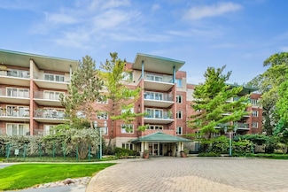 3900 W Bryn Mawr Ave Unit 405, Chicago, IL 60659