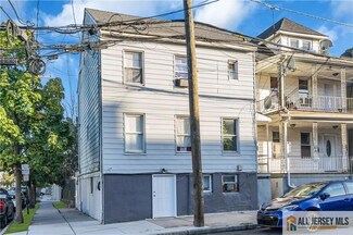 18 Lee Ave, New Brunswick, NJ 08901