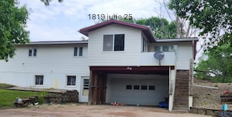 1819 N Foster St, Mitchell, SD 57301