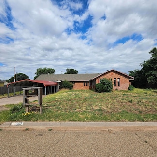 302 8th St, Farwell, TX 79325