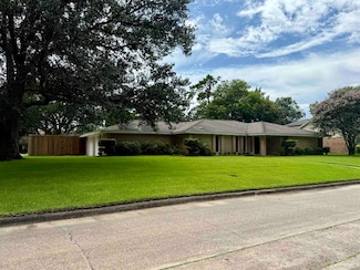 925 Stacewood Dr, Beaumont, TX 77706