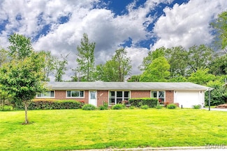 9344 Llewellyn Ln, Saint Louis, MO 63132
