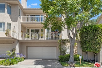 682 Palisades Dr, Pacific Palisades, CA 90272