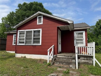 208 Long St, Thomasville, NC 27360