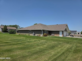 1009 36th St NW, Watertown, SD 57201