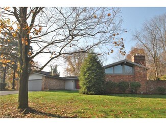 946 Monmouth Dr, Akron, OH 44313