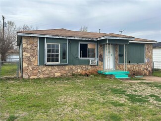 809 N Park Ave, Altus, OK 73521