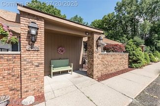25104 Hamilton Ct Unit 4, South Lyon, MI 48178