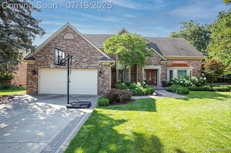 3349 Rocky Crest Dr, Rochester Hills, MI 48306