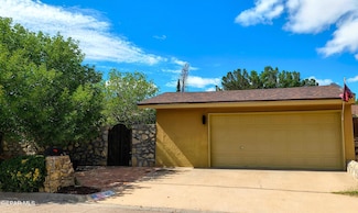 307 Golf View Ln, Horizon City, TX 79928