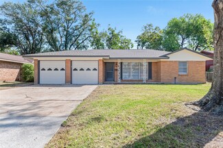 816 Perry St, Angleton, TX 77515